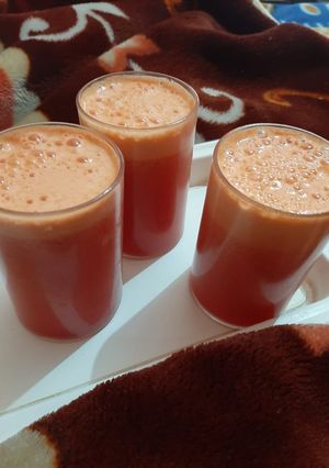 A picture of Fresh carrot orange juice.