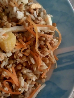 Una foto de Ensalada de lentejas y arroz