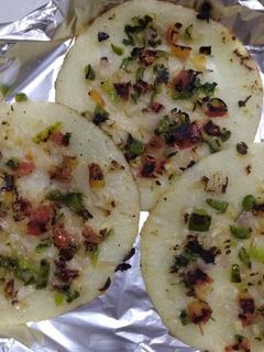 વેજ રવા ઉત્તપમ (Veg Rava Uttapam Recipe In Gujarati) રેસીપી મુખ્ય ફોટો