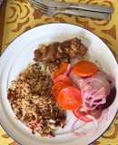 Arroz frito con cerdo en salsa de mostaza