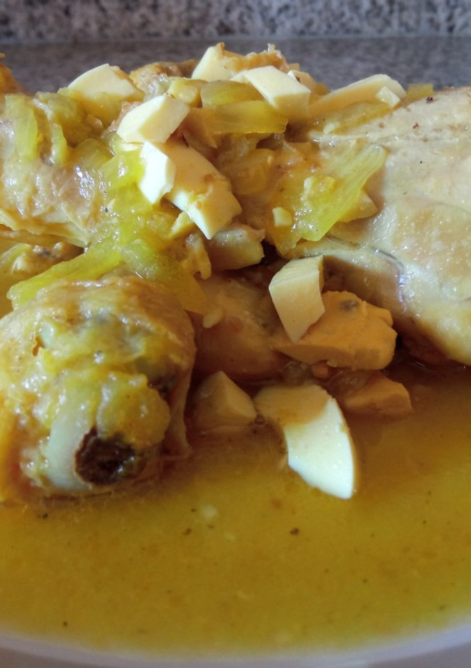 Una foto de Pollo a la pepitoria