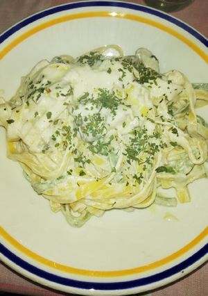Foto di Tagliatelle paglia e fieno cardoncelli e panna