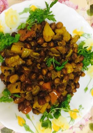 A picture of Chana masala/ghughari.