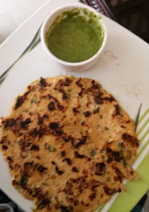 A picture of Oats and green moong Chilla.