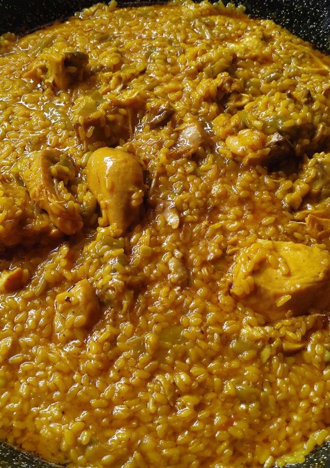 Una foto de Paella (con pollo)