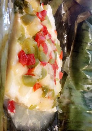 Una foto de Pescado al horno envuelto con hojas de Plátano #semanasanta