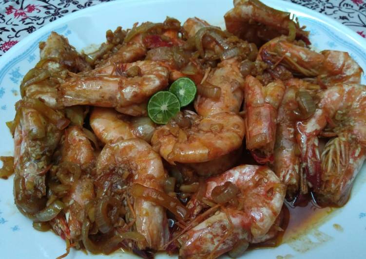 Langkah Mudah untuk Menyiapkan Udang Goreng Saos Mentega yang Enak