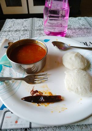 A picture of Idli-Sambar.