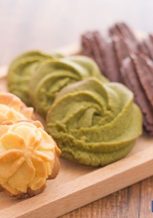 A picture of Video: Piped Butter Cookies (Original/Matcha/Chocolate).