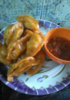 A picture of Tomato egg momo.