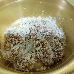 A picture of Chinese rice cake with coconut.