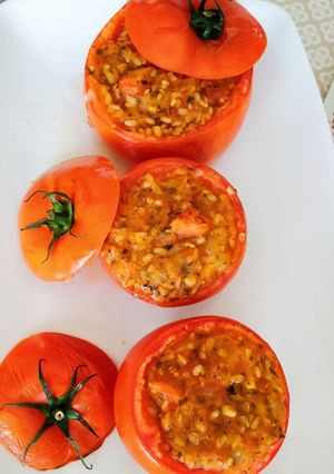 Una foto de Tomates Rellenos Estilo Griego