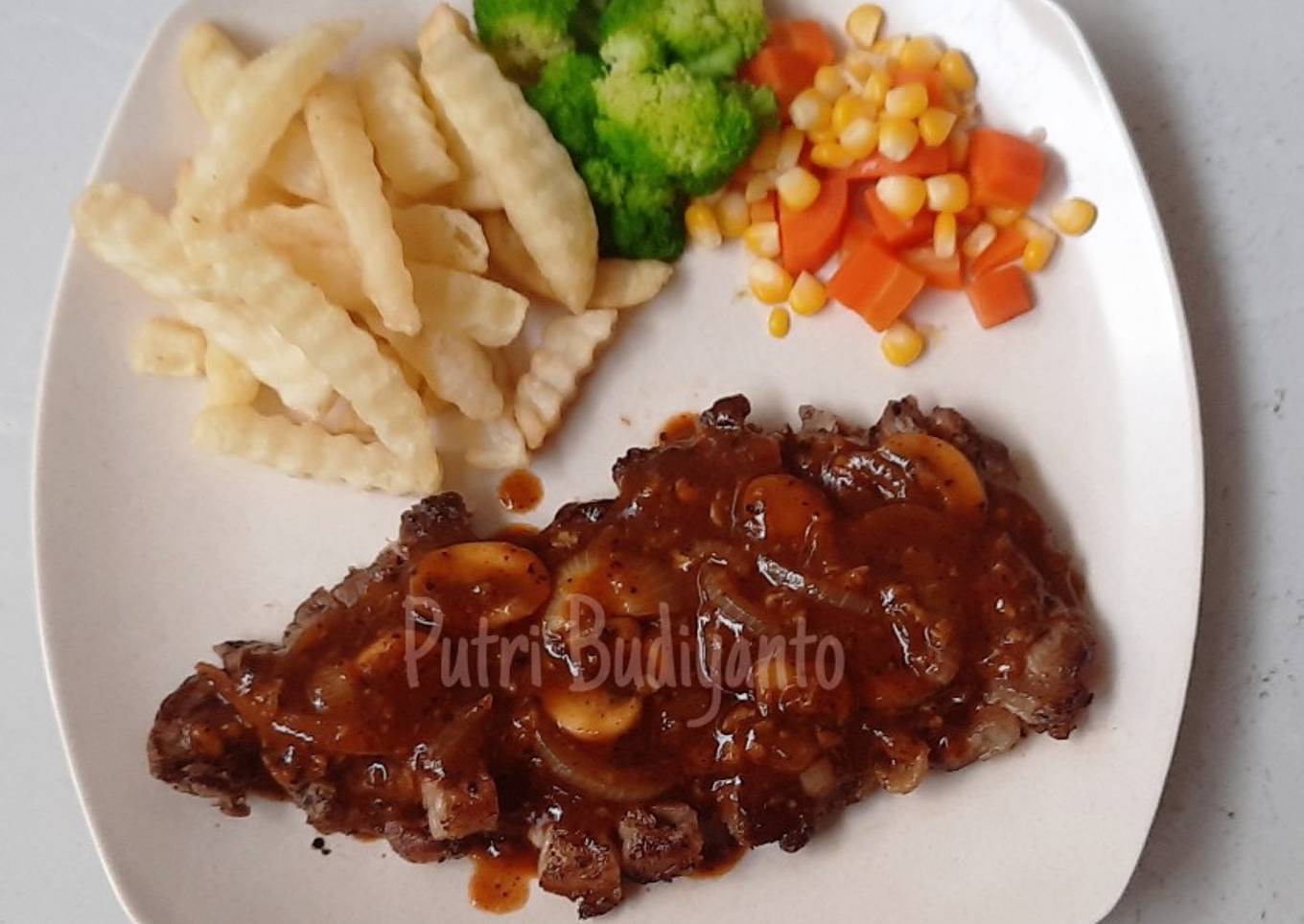 Sirloin steak with blackpaper souce