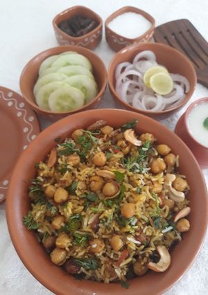 A picture of Shahi Chana Masala biryani.