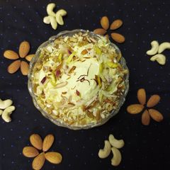 A picture of Kesar rajbhog shreekhand.
