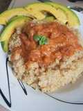 Quinoa con salsa de chicharrones