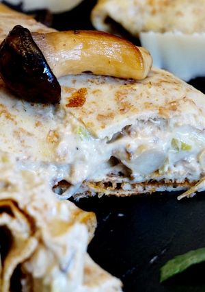 Una foto de Crepes integrales con pollo y setas