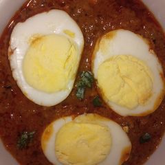 A picture of Egg curry.