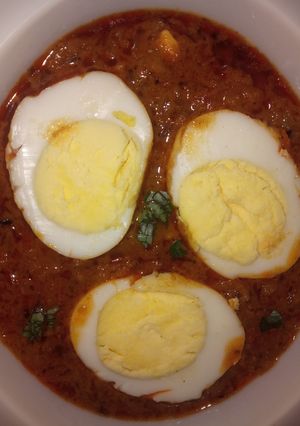 A picture of Egg curry.