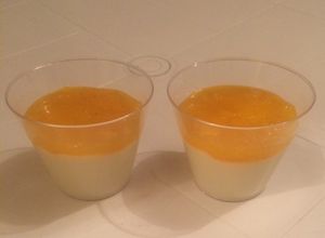 Una foto de Manjar Blanco o Natilla con Sirope de Mango 🥭 en Almíbar