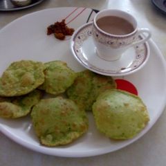 A picture of Peas puri.