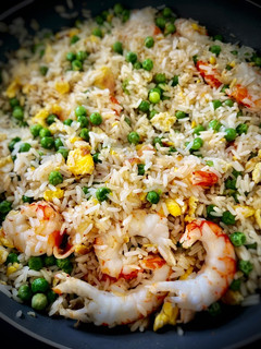 Una foto de Arroz frito con gambas