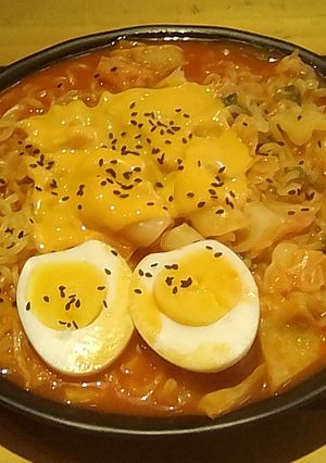Hình của món Tteokbokki-rabokki.