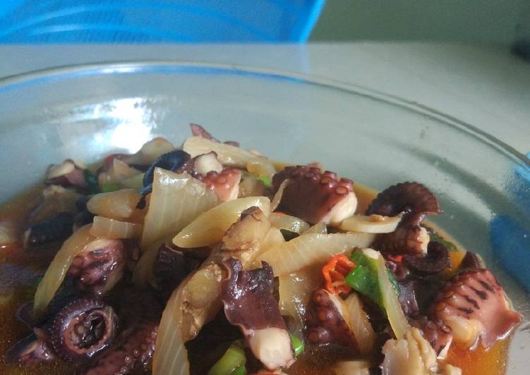 Bagaimana Menyiapkan Gurita saus tiram anti keras Mudah