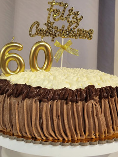 Una foto de Torta de cumpleaños sin gluten sin azúcar