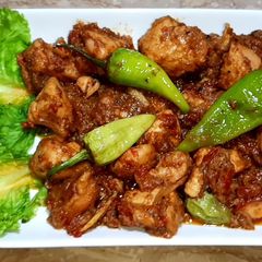 A picture of Sulemani chicken karahi.