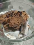 373. Es Krim Coklat Vanila dari whipcream