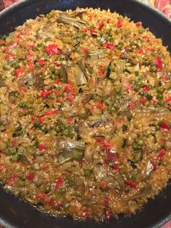 Una foto de Paella vegetariana con arroz integral