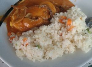 Una foto de Pollo con chipotle y champiñones 😈