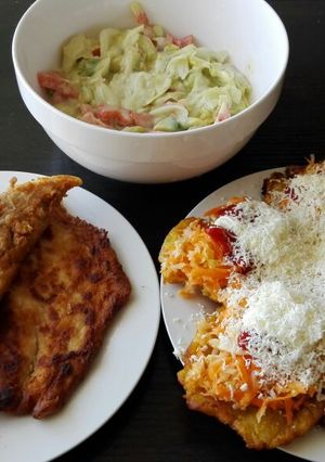 Una foto de Reineta con Patacones y Ensalada