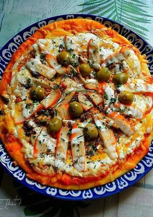Una foto de Pizza rápida de conservas con cebollino, provenzales y nata