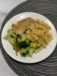 氣炸雞腿排佐青花菜 的食譜成品照片