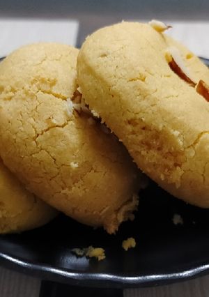બેસન નાનખટાઈ (Besan Nankhatai Recipe In Gujarati) રેસીપી મુખ્ય ફોટો