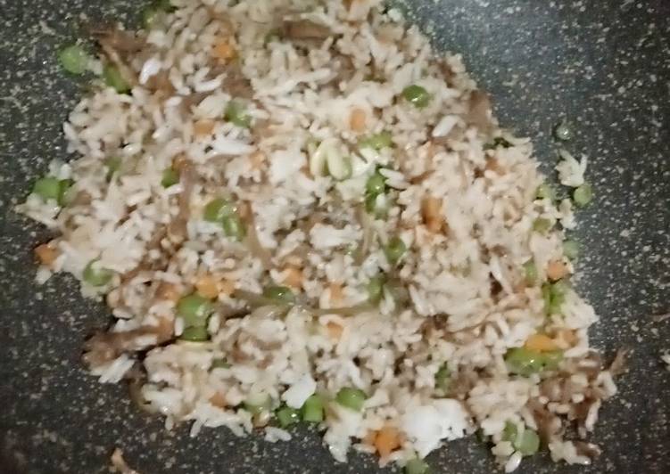 Bagaimana Menyiapkan Nasi goreng rendang😍😘 Enak Banget