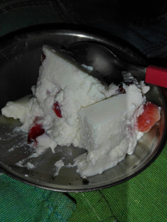 Una foto de Gelatina de ricota y frutillas!!!