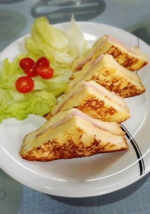 รูปของ Ham Cheese French Toast Sandwich