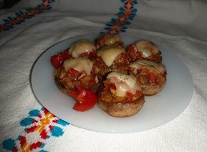 Una foto de Champiñones rellenos vegetarianos/veganos
