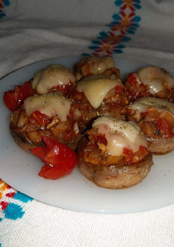 Una foto de Champiñones rellenos vegetarianos/veganos