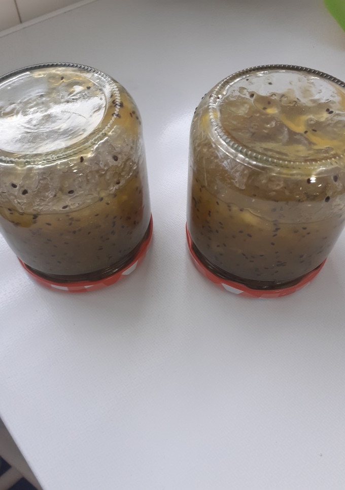 Una foto de Mermelada de kiwi y manzana en Thermomix