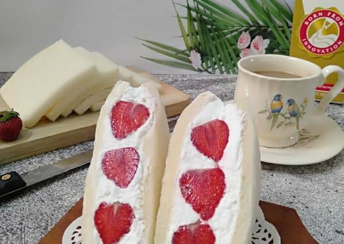 Resep Ichigo sando (Japanese fruit sandwich) Resep Ichigo sando (Japanese fruit sandwich)