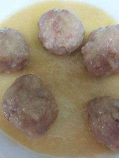 Una foto de Albóndigas en salsa de cebolla
