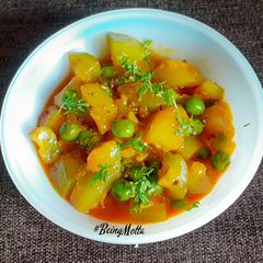 Bottle Gourd-Green Peas Subzi (Dhudhi-Vatana nu shaak) A picture of Bottle Gourd-Green Peas Subzi (Dhudhi-Vatana nu shaak).