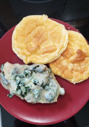 Gombás, tejszínes, spenótos, parmezános csirkemell recept fotója