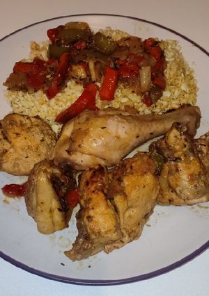Una foto de Pollo a la cerveza y coliarroz🇪🇸/sin gluten/low carb/keto/paleo