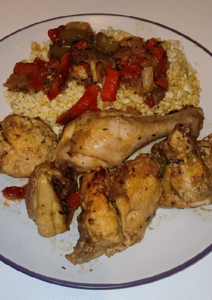 Una foto de Pollo a la cerveza y coliarroz🇪🇸/sin gluten/low carb/keto/paleo
