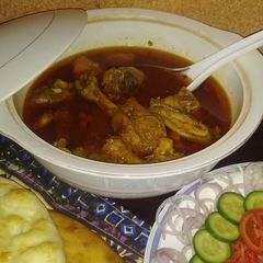 A picture of Chicken qorma with naan.
